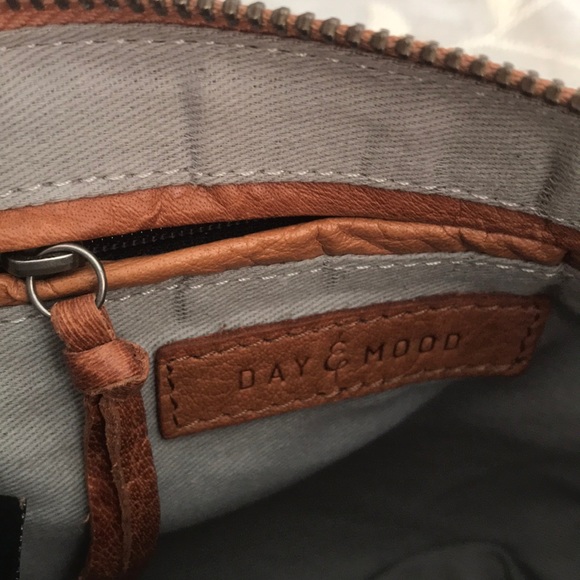 DAY & MOOD Karen Leather Crossbody Bag - Picture 8 of 8